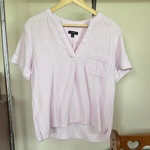 EUC J. Crew Soft Lilac Cotton Gauze V-neck Top Side Slits Pocket Medium